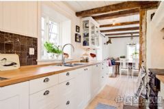 木质家具打造清新质朴别墅现代风格厨房