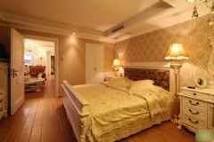 80平米老房子打造成高档金黄色家居欧式卧室装修图片