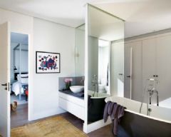 休闲别墅的活力色彩混搭现代卫生间装修图片