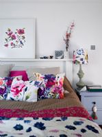 春天般温暖的花卉家居设计美式卧室装修图片
