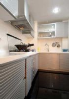 黑白与彩色的经典融合现代厨房装修图片