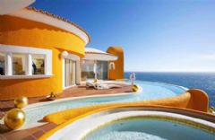 明亮的橙色西班牙临海别墅现代风格阁楼