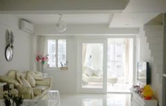 散发出迷人气息的纯白空间简约客厅装修图片