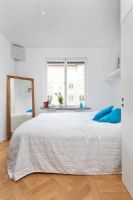 充满魅力的蓝色点缀小公寓简约卧室装修图片
