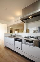 日本65平公寓翻新简约厨房装修图片