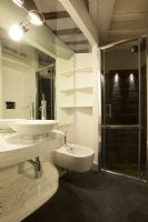 38平米罗马小公寓 浅纹地板创造趣味空间欧式卫生间装修图片