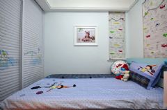90平小3居三口之家 榻榻米书房现代儿童房装修图片