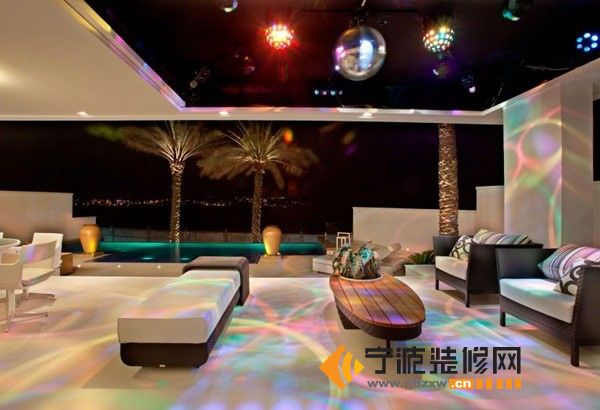 现代客厅装修图片