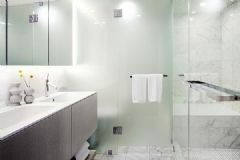 100平现代简约极品公寓简约卫生间装修图片