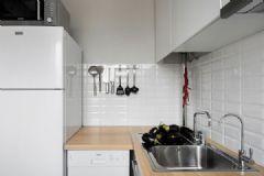 白领男士的紧凑型公寓现代厨房装修图片