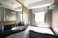 158平美式古典三居公寓美式卫生间装修图片