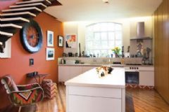 疯狂色彩的艺术公寓混搭厨房装修图片
