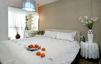 龙湖滟澜海岸现代卧室装修图片