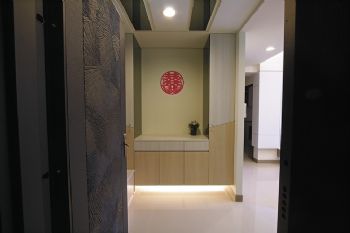 140平简约实木温馨婚房简约过道装修图片