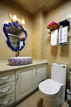 135平银河湾小区美式时尚雅居美式卫生间装修图片