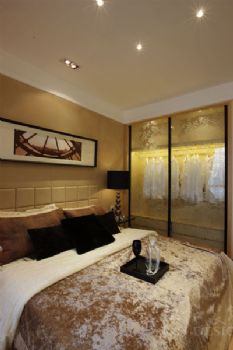 7.8万打造115平铂翠湾现代卧室装修图片