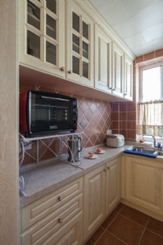 90平美式清新居装修案例美式厨房装修图片