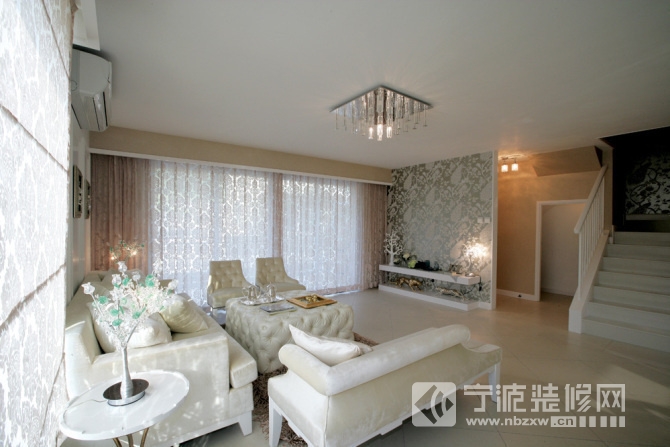 现代客厅装修图片