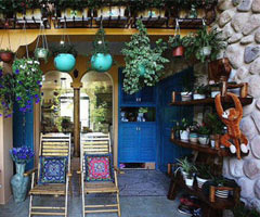 闹市中的蓝色梦幻空间