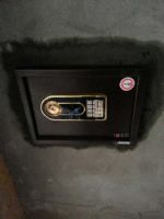 水电施工中，保险箱嵌入墙体更安全8P