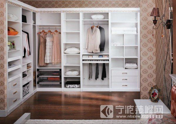 装修摆放整体衣柜的妙招