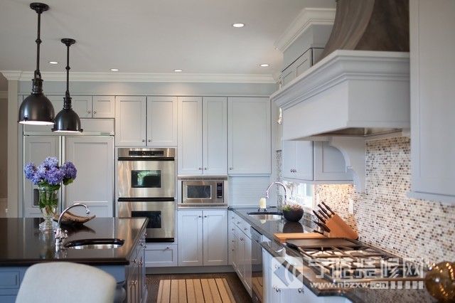 厨房吊顶与整体色调搭配的要点