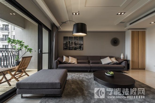 低调与奢华并存 167平米灰色家居