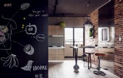 熊孩子出没打造居家黑板涂鸦墙