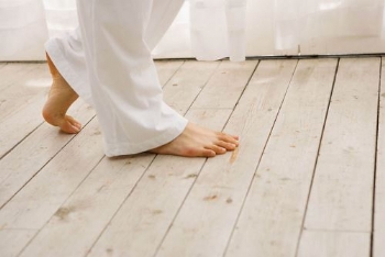 冬季验收铺装复合地板严把四道关