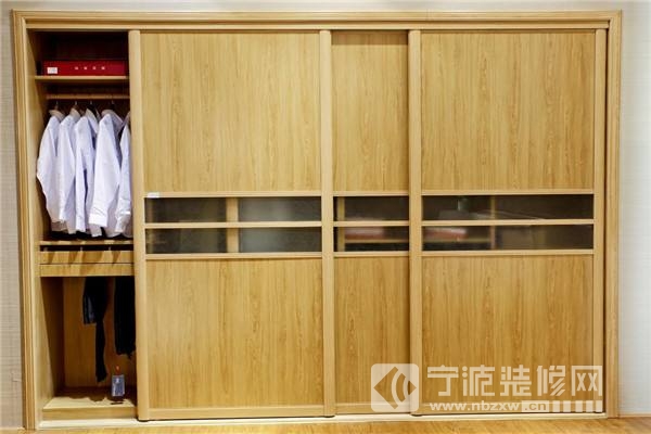 家居知识之木质衣柜防潮防虫方法