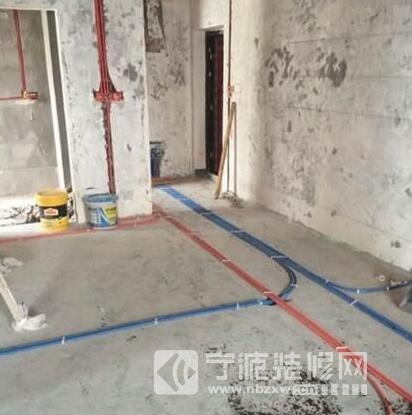 装修房子 水管到底是走地还是走顶