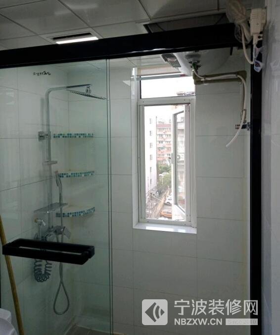小户型的卫生间淋浴玻璃隔断如何既漂亮又省钱！