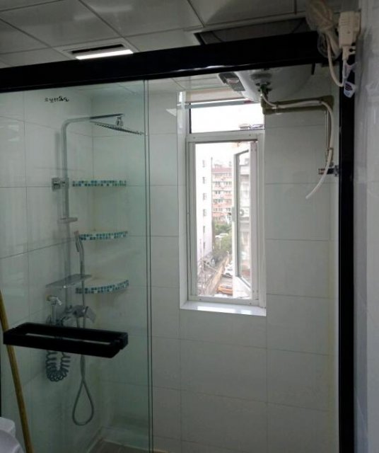 小户型的卫生间淋浴玻璃隔断如何既漂亮又省钱！